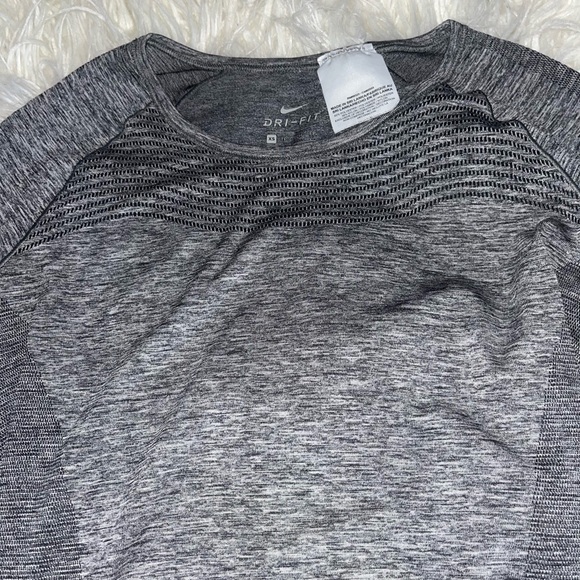 Nike Dri-FIT Seamless Long Sleeve Top XS - Picture 2 of 8